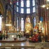 Der Altarraum der Basilika.